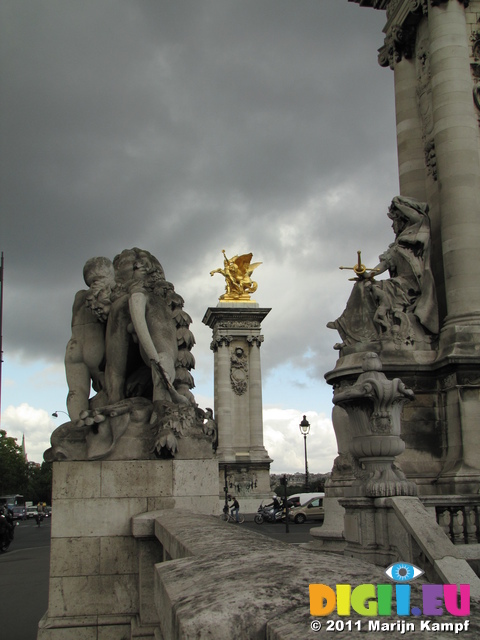 SX18323 Statues on Pont Alexandre III, Paris, France